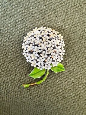 Vintage Weiss white&green enamel Rhinestone Hydrangea Flower Brooch Pin